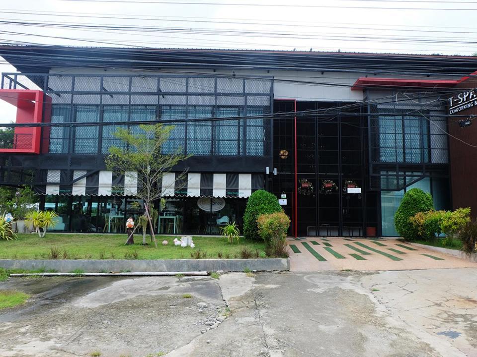 Grand Hill Resort And Spa Nakhon Sawan Bagian luar foto