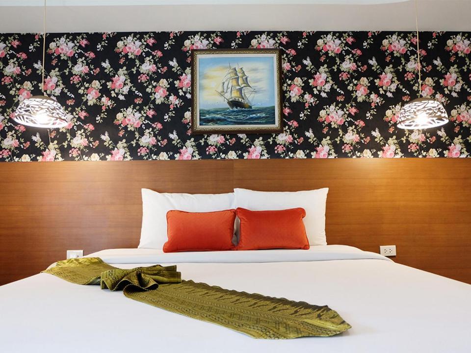 Grand Hill Resort And Spa Nakhon Sawan Bagian luar foto