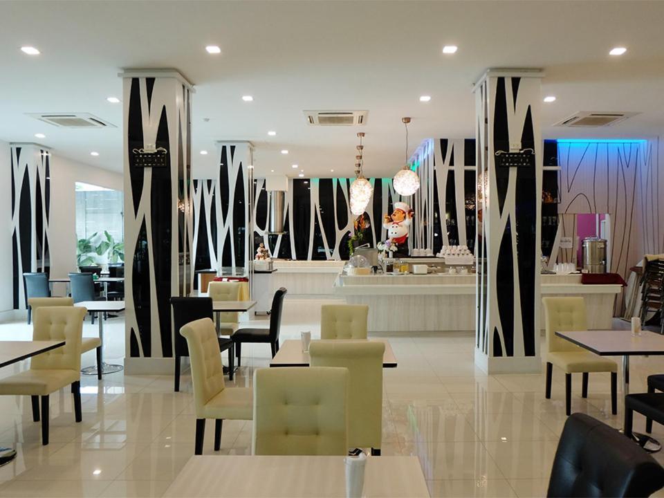 Grand Hill Resort And Spa Nakhon Sawan Bagian luar foto